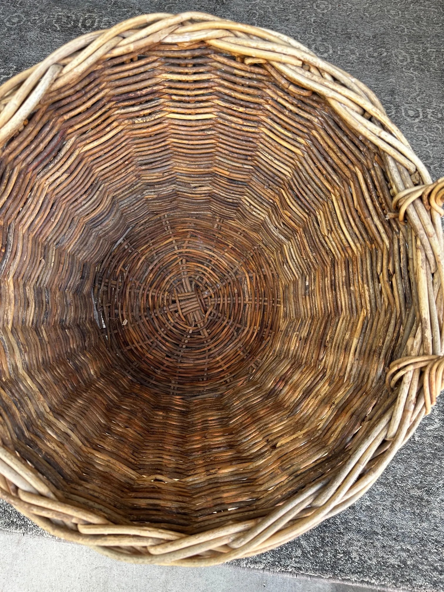 Rustic European Thick Woven Wicker Basket - 2