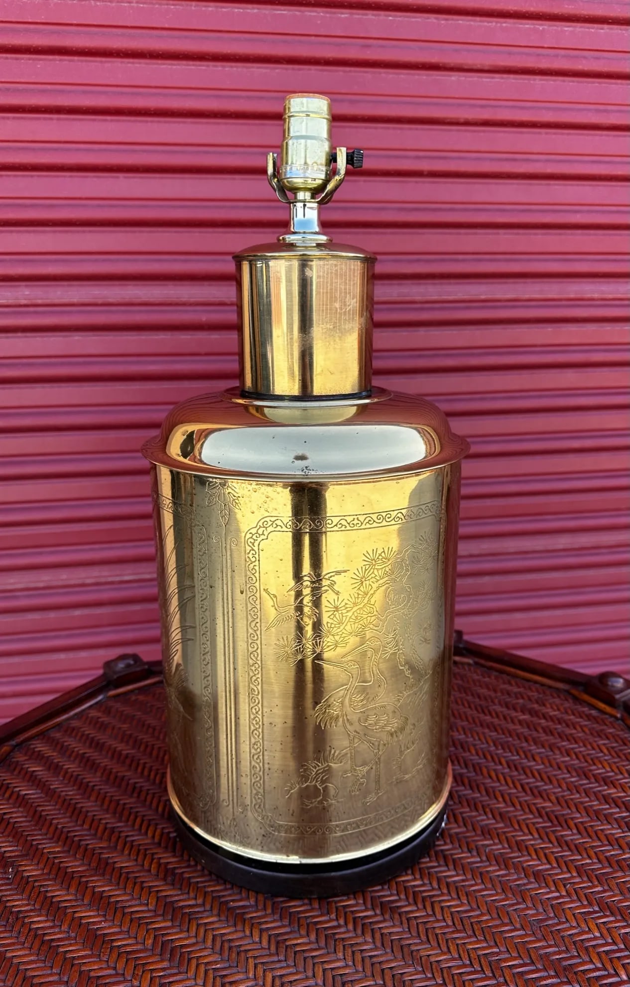 Vintage 70's Brass Tea Tin Chinoiserie Table Lamp - 9