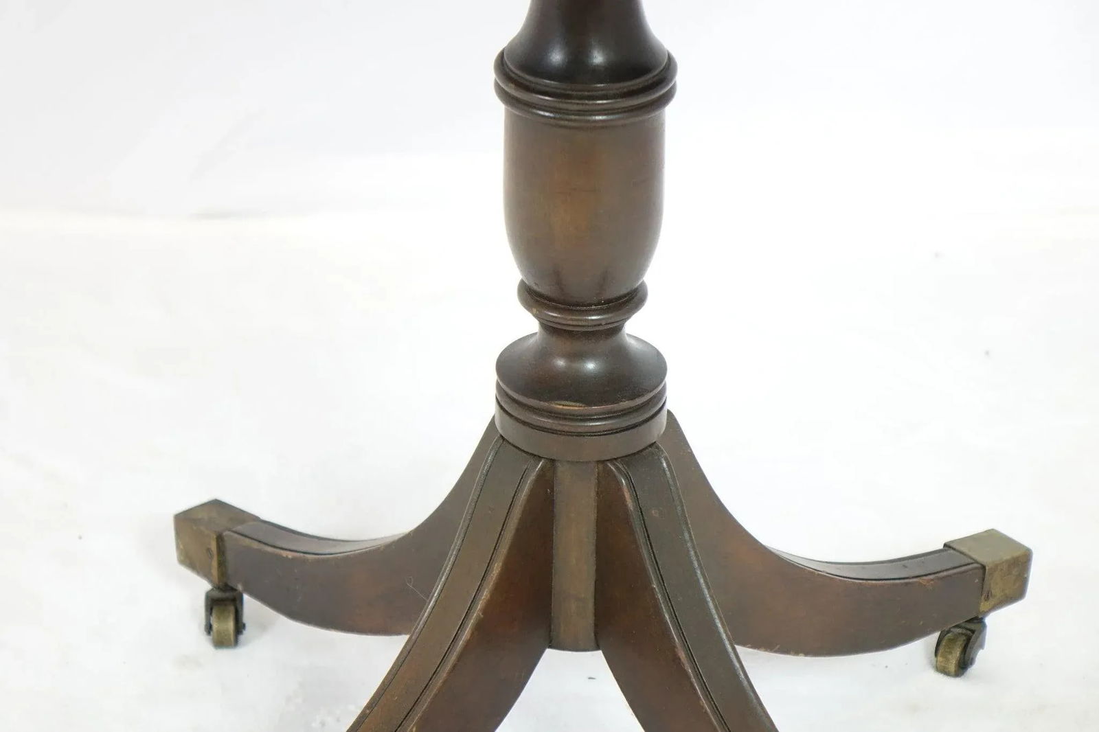 1960s Mid-Century Modern Walnut Coffee Table - 4