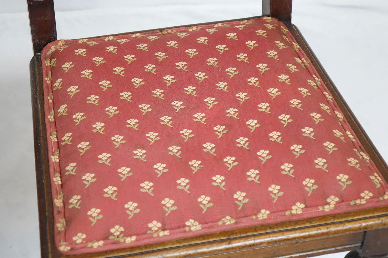 1940s Vintage Chairs With Elaborate Woodwork - a Pair - 4