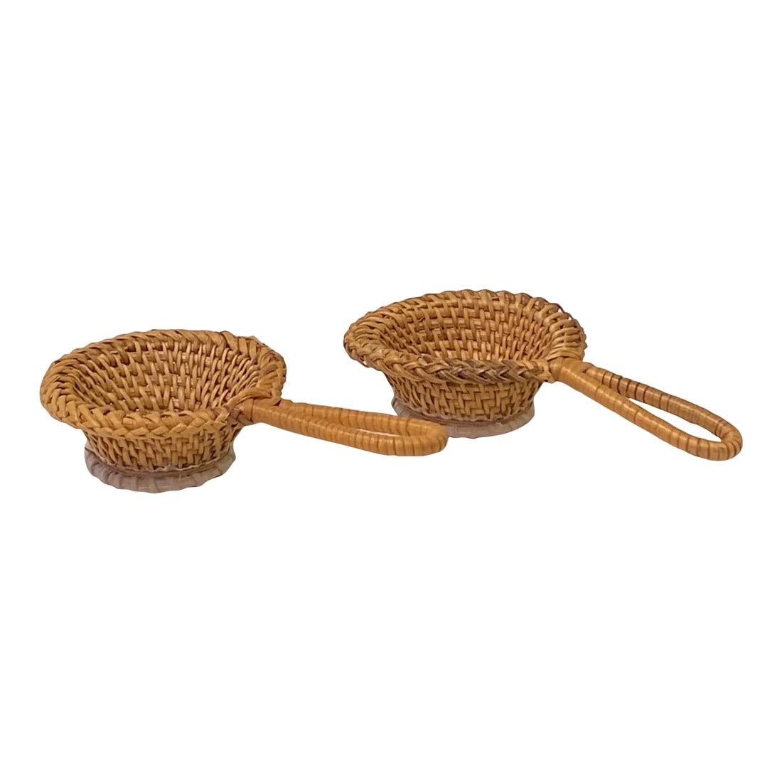 Pair Asian Handmade Rattan Round Accent Loose Tea Strainers: This is a pair of Asian handmade rattan Loose Tea Strainers. Dimensions: dia 3" x length 5.75" x thickness 1.25" Origin: China Material: Rattan Condition: handmade, a few broken rattan and vintage pat