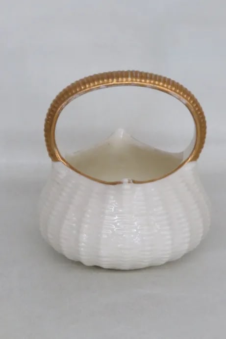 Royal Worchester 1884 Porcelain White and Gold Woven Basket Vase - 8