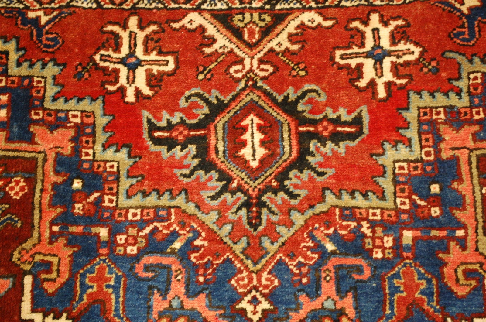 PERSIAN HERIZ RUG 2' x 4' 2" - 7