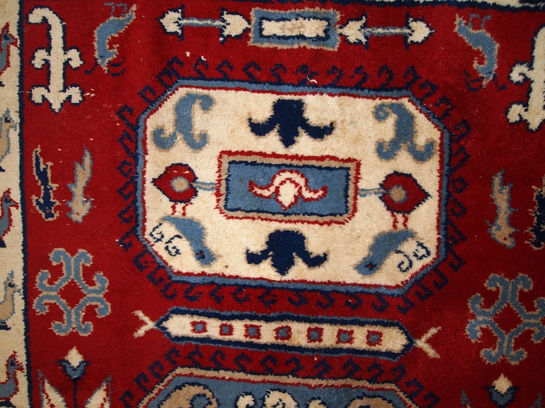 Handmade vintage Caucasian Kazak rug 4' x 6' (122cm x 185cm) 1970s - 4