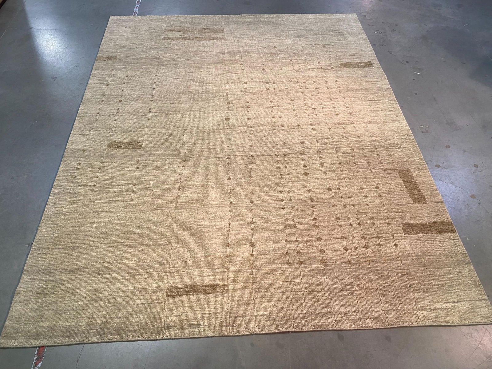 Designer Modern Rug 8.1x10.2: Title:Designer Modern Rug 8.1x10.2Description:8'.1"x10'.2" Modern Moroccan Design rug 100% fine hand spun wool pile , earthtone colors Hand Knotted in India Reserve: $1,500.00 Shipping:Domestic: