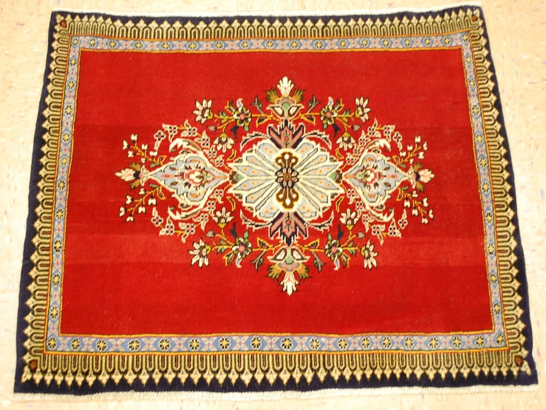 PERSIAN KESHAN RUG 2'7" x 3'3" - 2