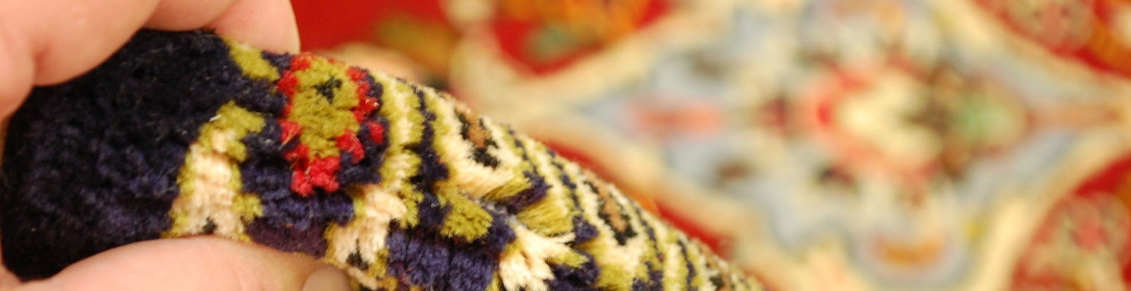 PERSIAN KESHAN RUG 2'7" x 3'3" - 8