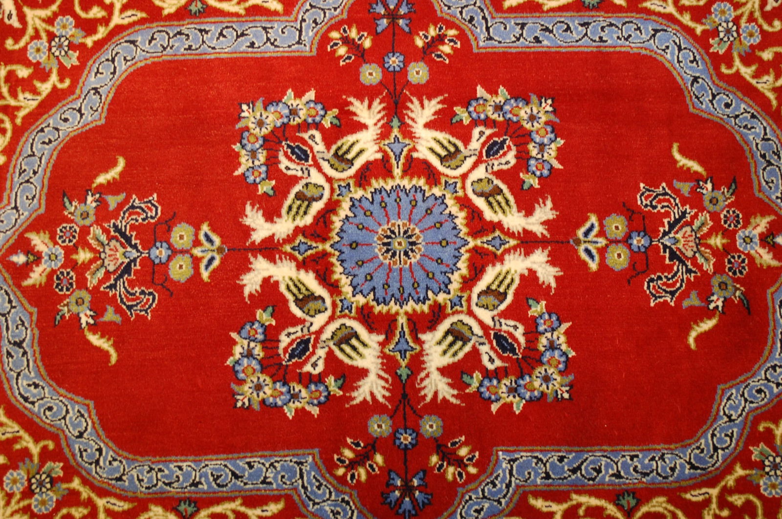 PRSIAN KESHAN RUG 2.6x3.4 MUST SEE: Title: PRSIAN KESHAN RUG 2.6x3.4 MUST SEE Description:ANTIQUE KORK WOOL_HIGH KPSI AUTHENTIC HAND KNOTTED Persian PRSIAN KESHAN RUG ......with an exact size of 2' 6"x 3' 4" .........Bird subjects desig