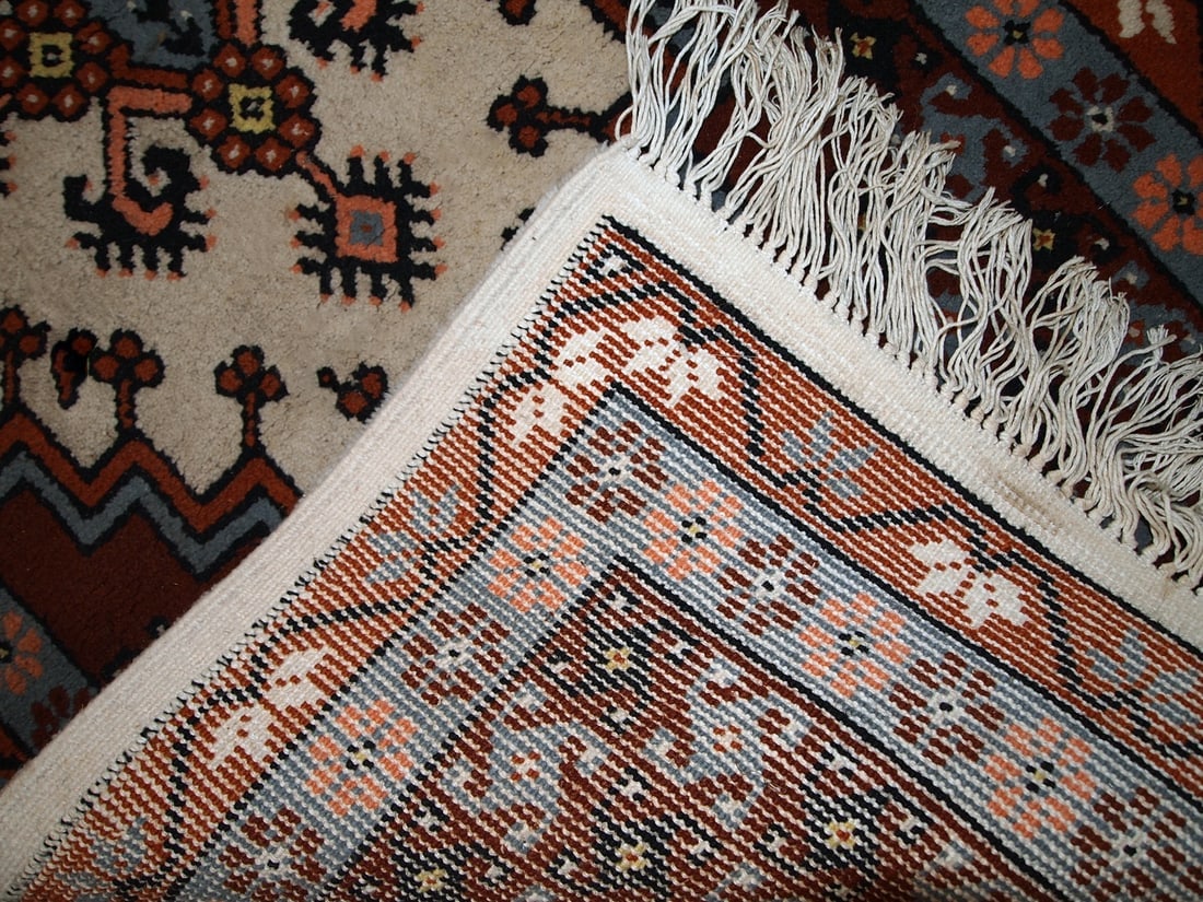 Handmade vintage Moroccan Berber rug 2.6' x 5.6' (81cm x 170cm) 1970s - 10