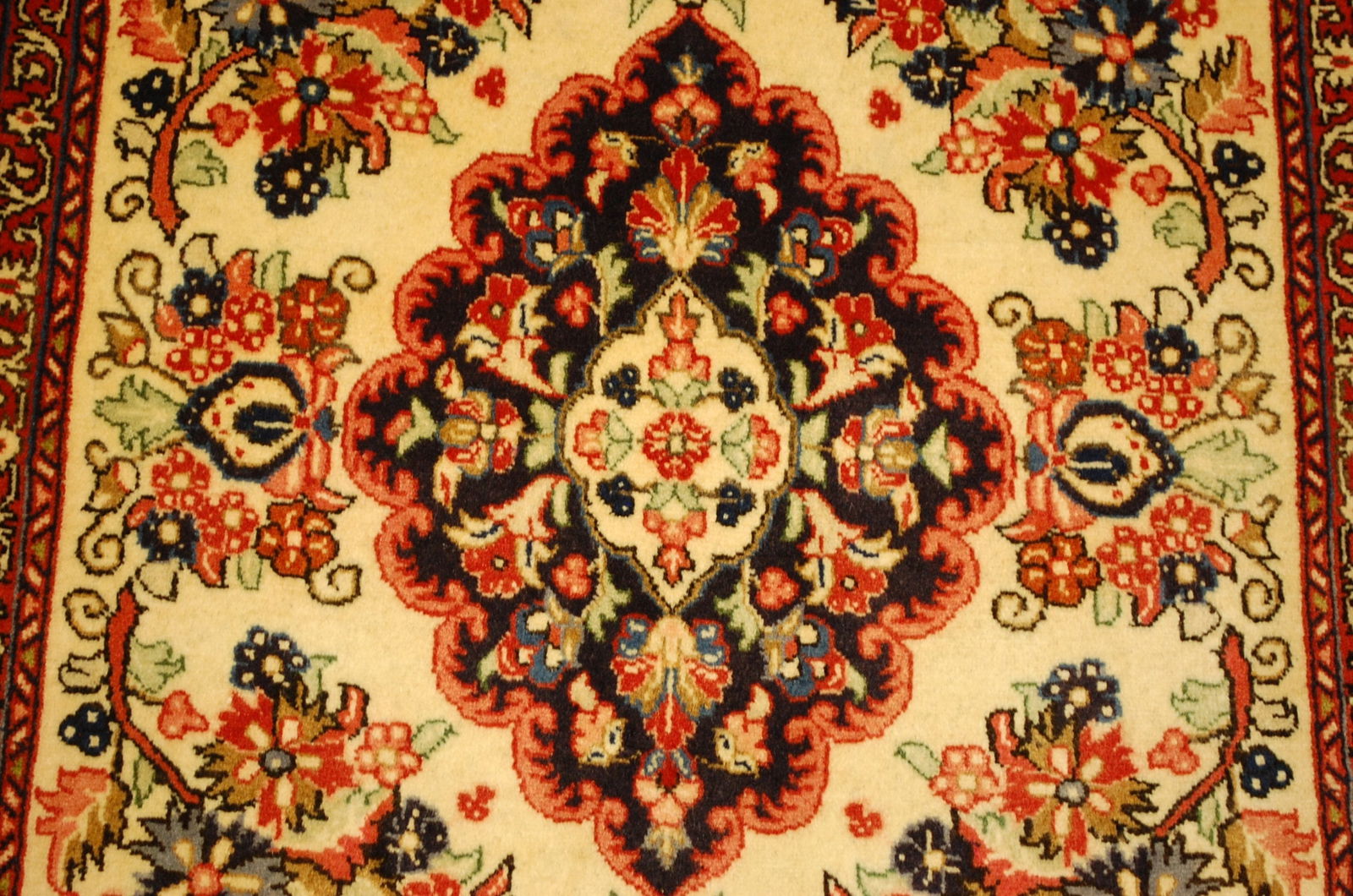 PERSAN SAROUK RUG 2' 3" x 3' 3" - 10