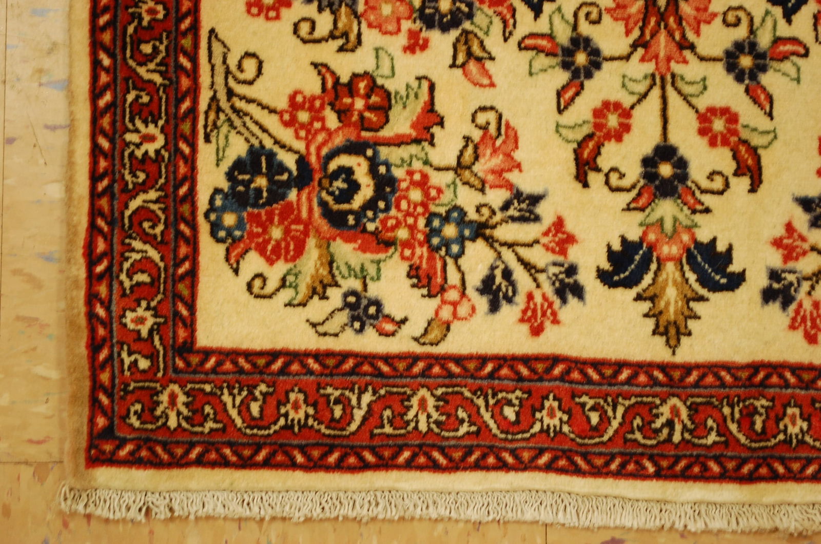 PERSAN SAROUK RUG 2' 3" x 3' 3" - 4