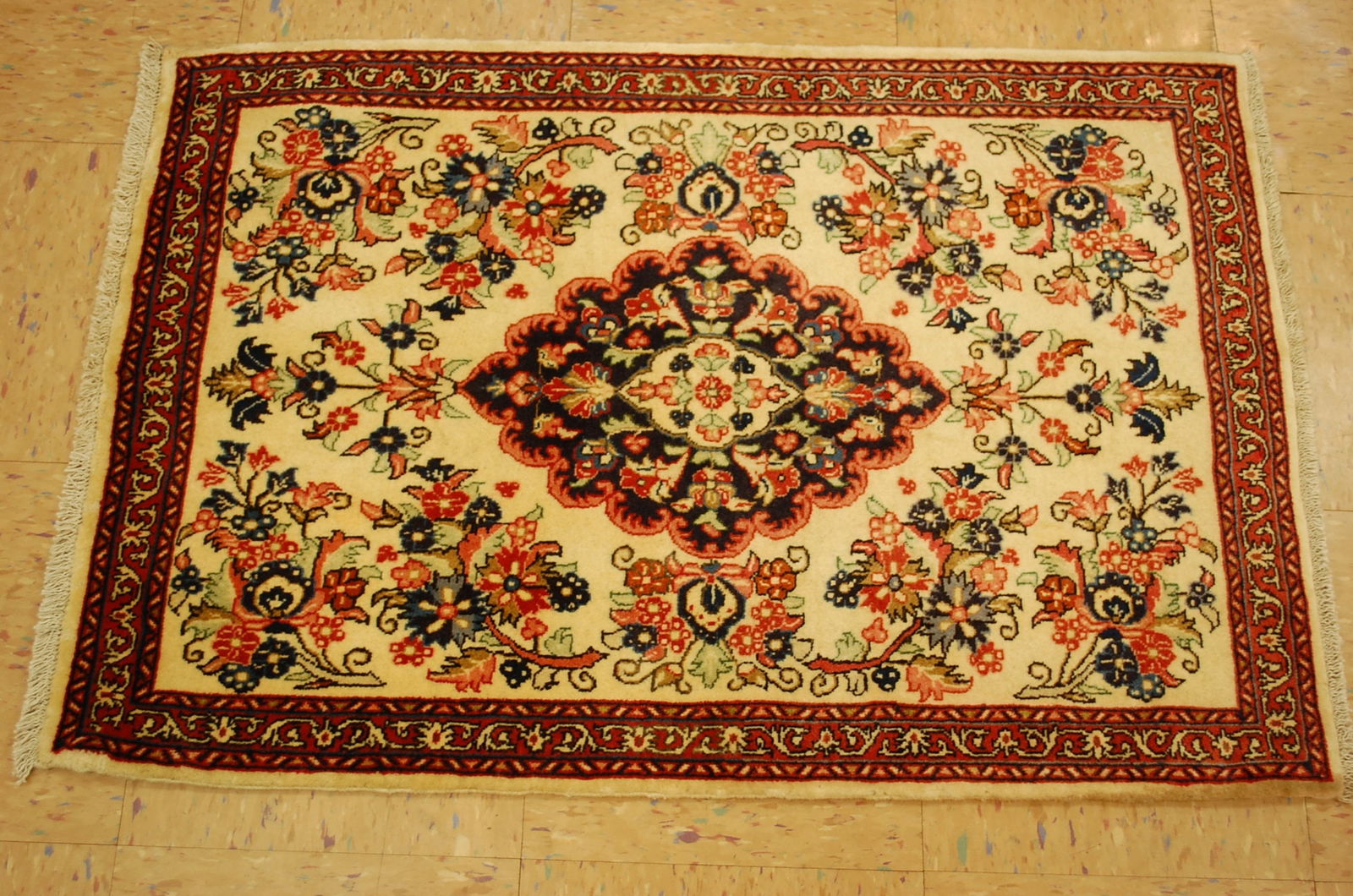 PERSAN SAROUK RUG 2' 3" x 3' 3" - 6