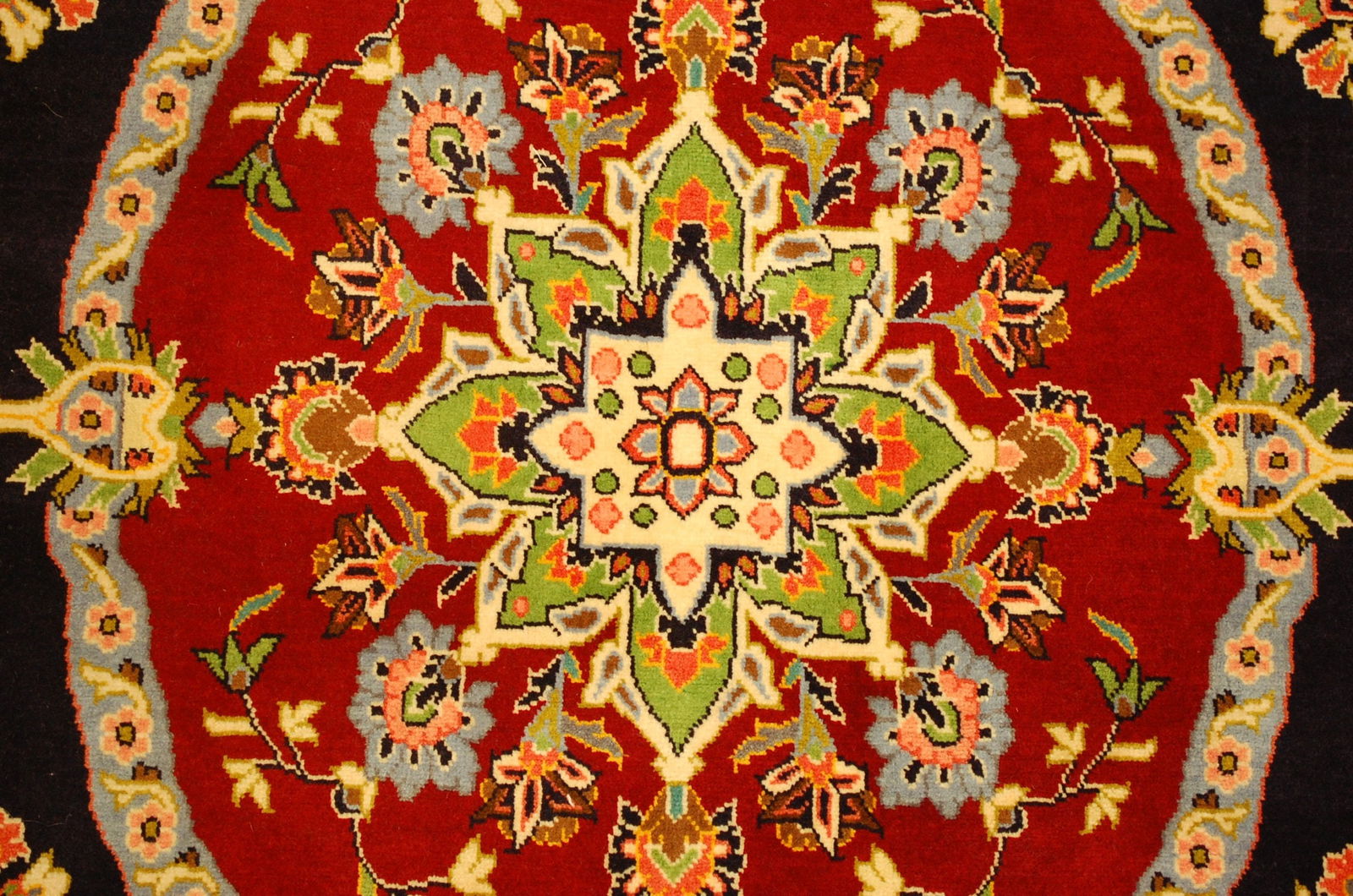 PERSIAN KESHAN RUG 2'5" x 3'1" (1 of 10)