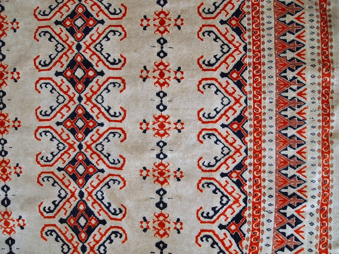 Handmade vintage Uzbek Bukhara rug 4.1' x 5.6' (127cm x 173cm) 1960s - 7