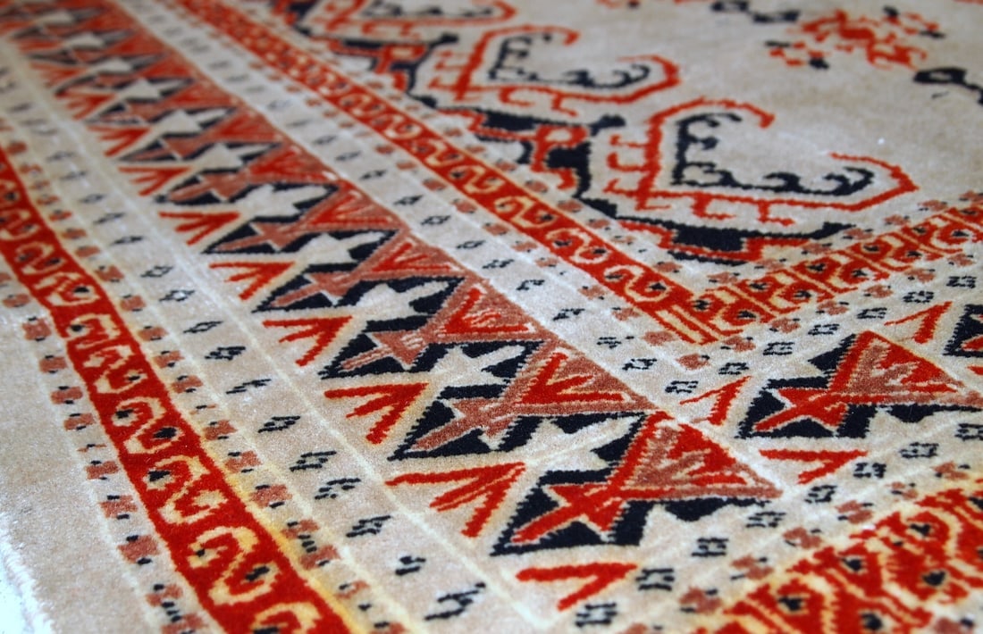 Handmade vintage Uzbek Bukhara rug 4.1' x 5.6' (127cm x 173cm) 1960s - 8