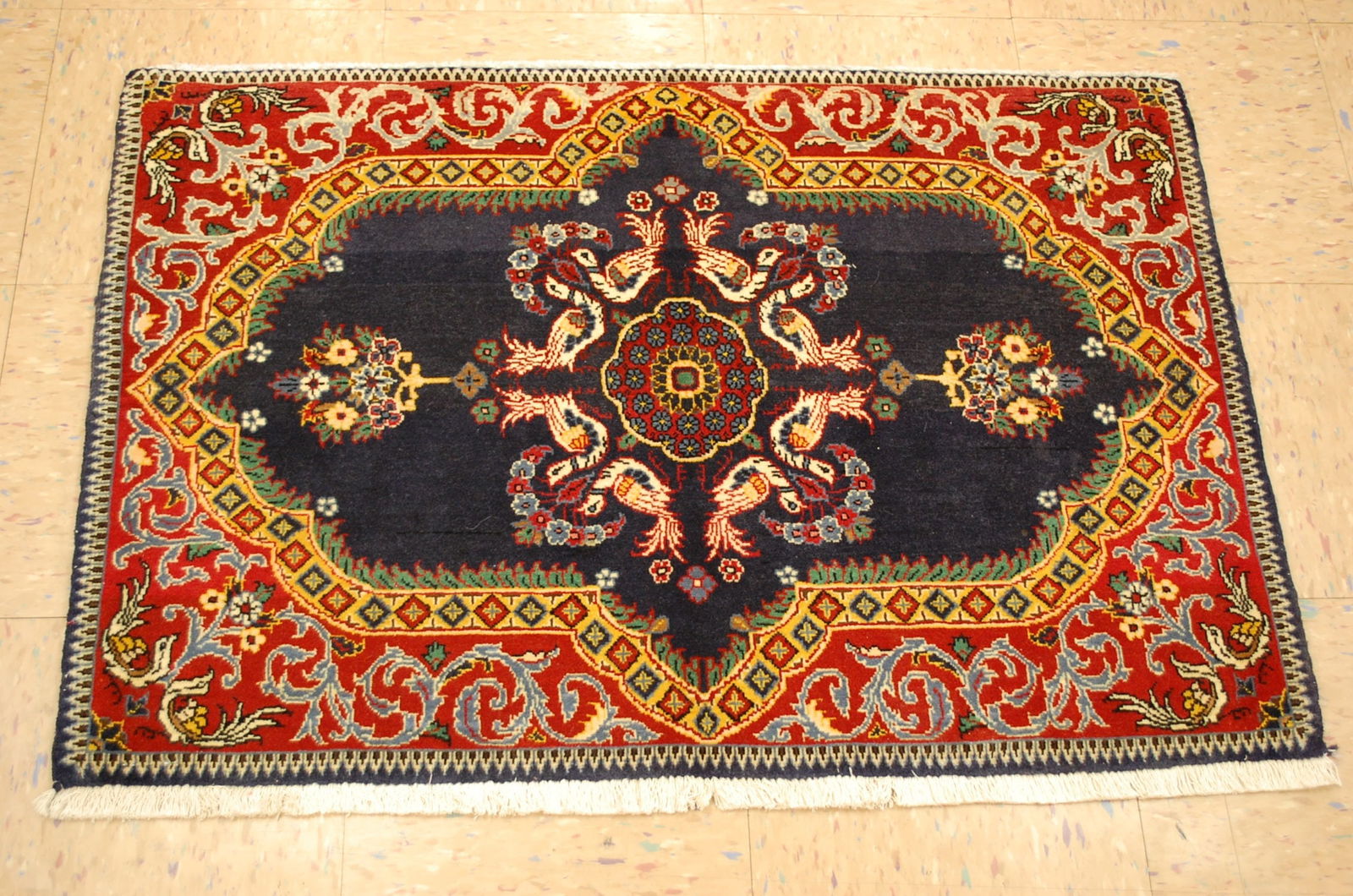 PERSIAN KESHAN RUG 2'3"x3'3": Title:PERSIAN KESHAN RUG 2'3"x3'3"Description: ANTIQUE KOWK WOOL_HIGH KPSI AUTHENTIC HAND KNOTTED PERSIANKESHAN RUG ..........with an exact size of 2'3" x 3'3".....GREAT subjects BIRDS DESIGN OF