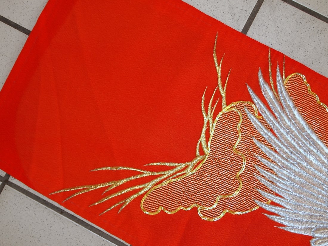 Handmade vintage Japanese silk wall embroidery 1' x 6.9' (32cm x 213cm) 1980s - 2