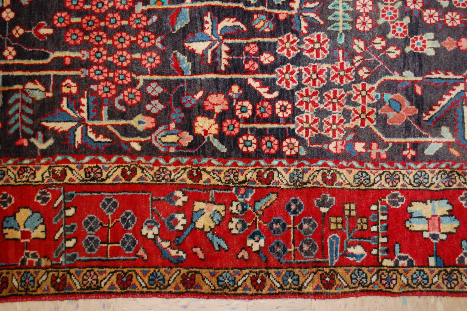 PERSIAN SARUK RUG 4'1" X 6'6" - 11