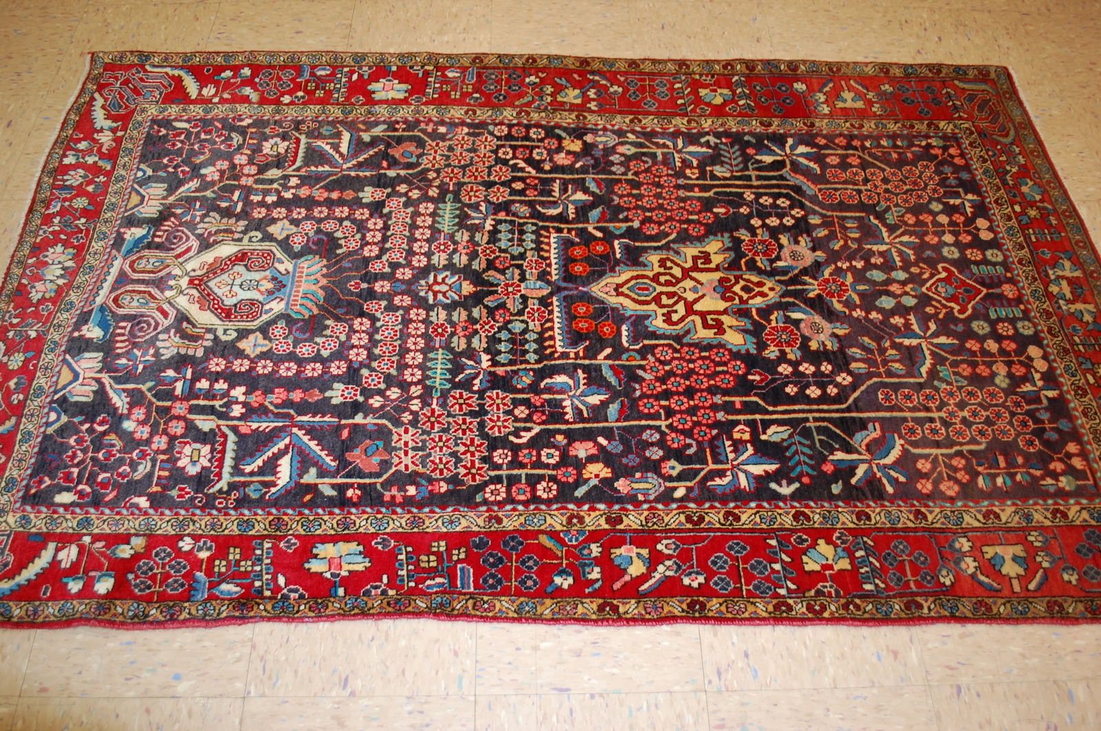 PERSIAN SARUK RUG 4'1" X 6'6" - 9