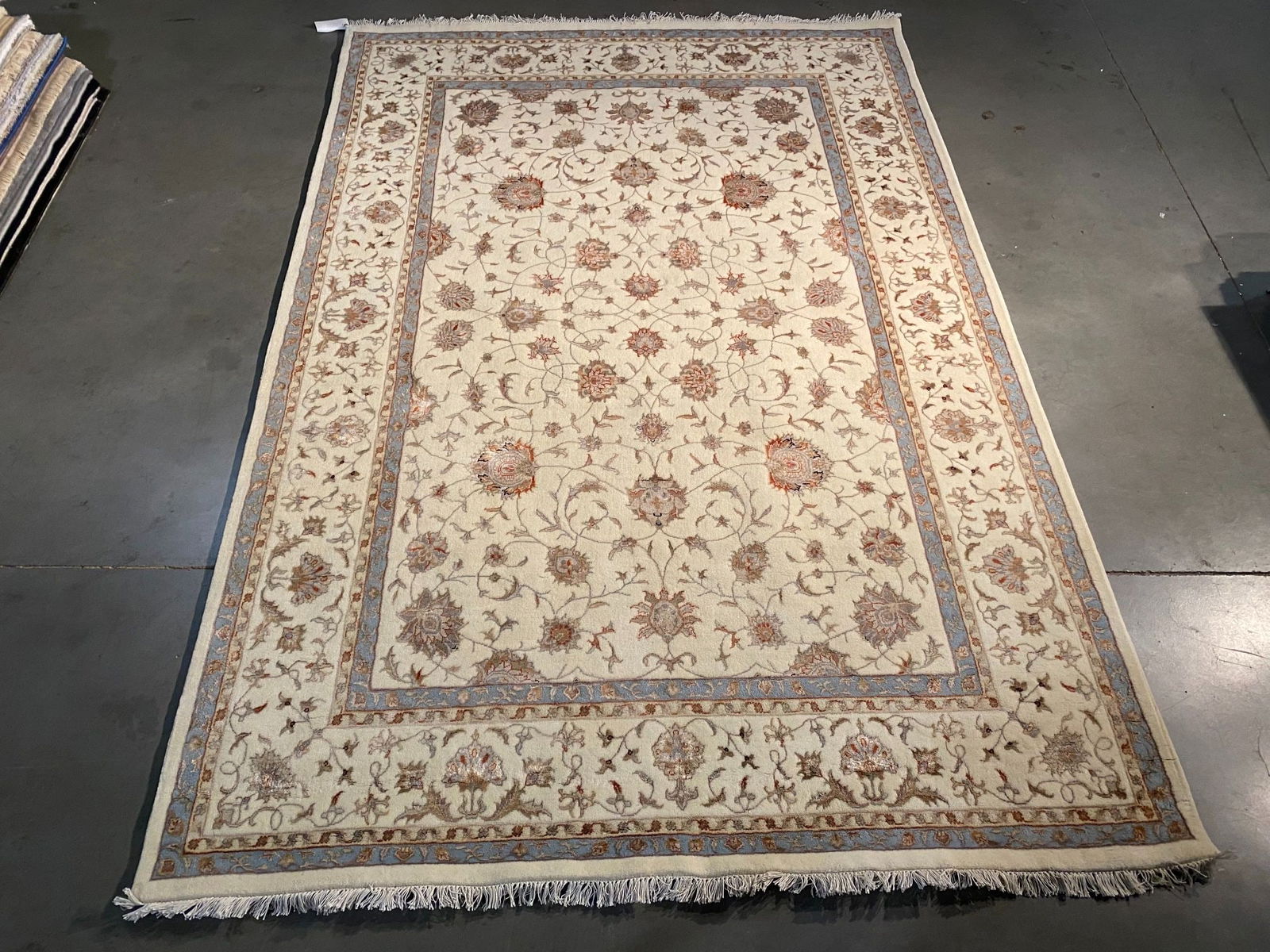 EXQUISITE SILK &WOOL RUG 6.1x9.1: Title:EXQUISITE SILK &WOOL RUG 6.1x9.1 Description:6.1x9.1 Stunning and Exquisite Persian allover Mahal design Silk and wool rug 80% wool pile and 20% silk flower highlights high luxerious sheen pile