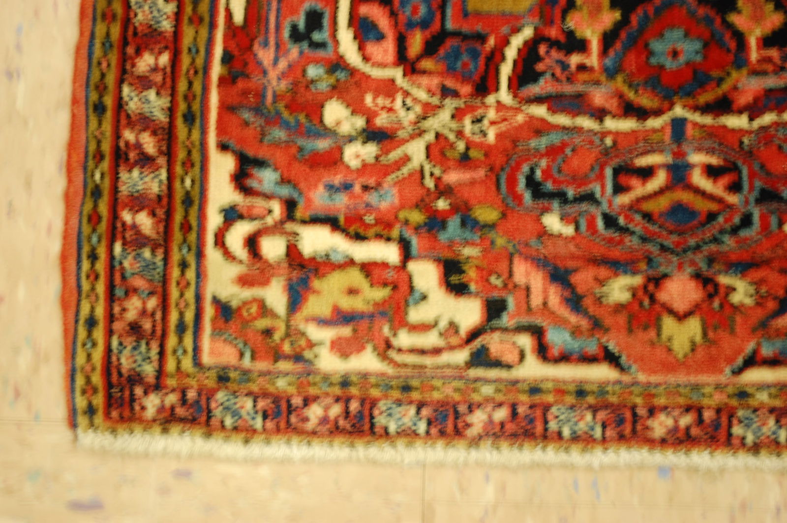 PERSIAN HERIZ RUG 2'8" x 2'11" - 6