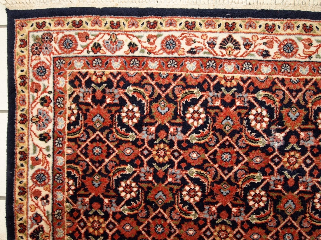 Handmade vintage Indo-Tabriz rug 3.3' x 4.2' (100cm x 130cm) 1980s - 2