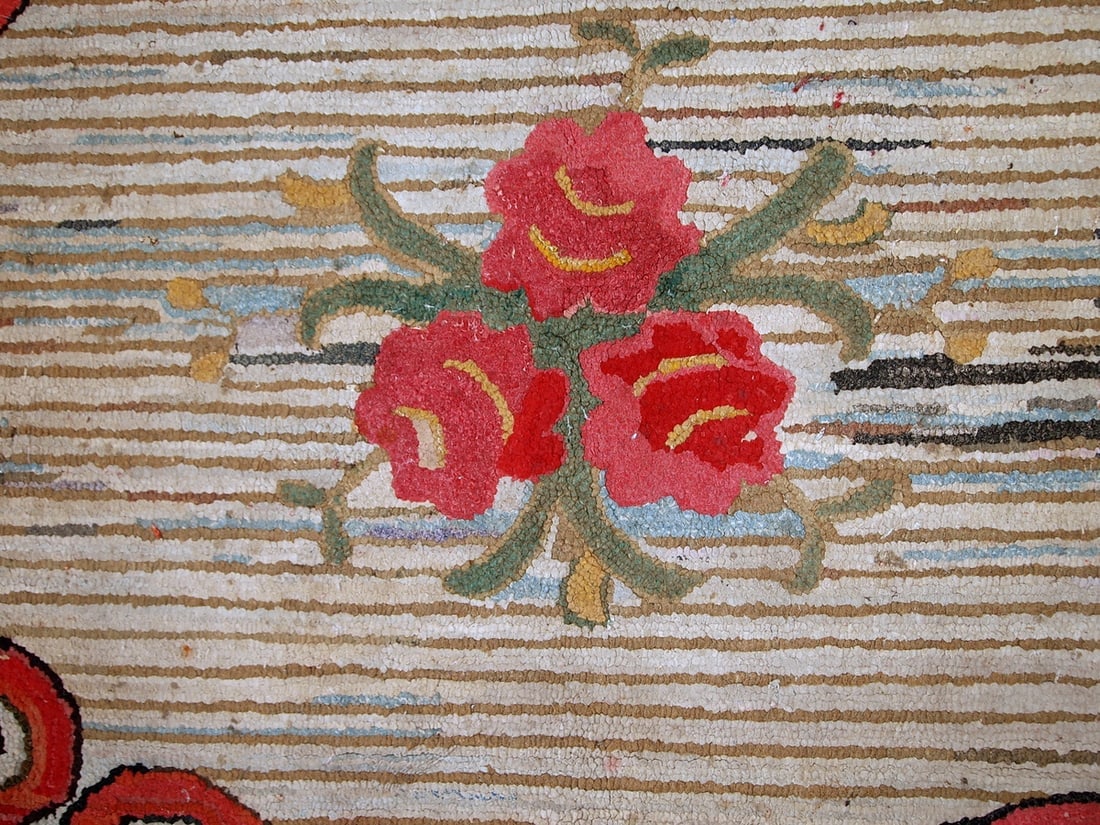 Handmade antique American Hooked rug 2.7' x 4.4' (84cm x 135cm) 1920s - 5
