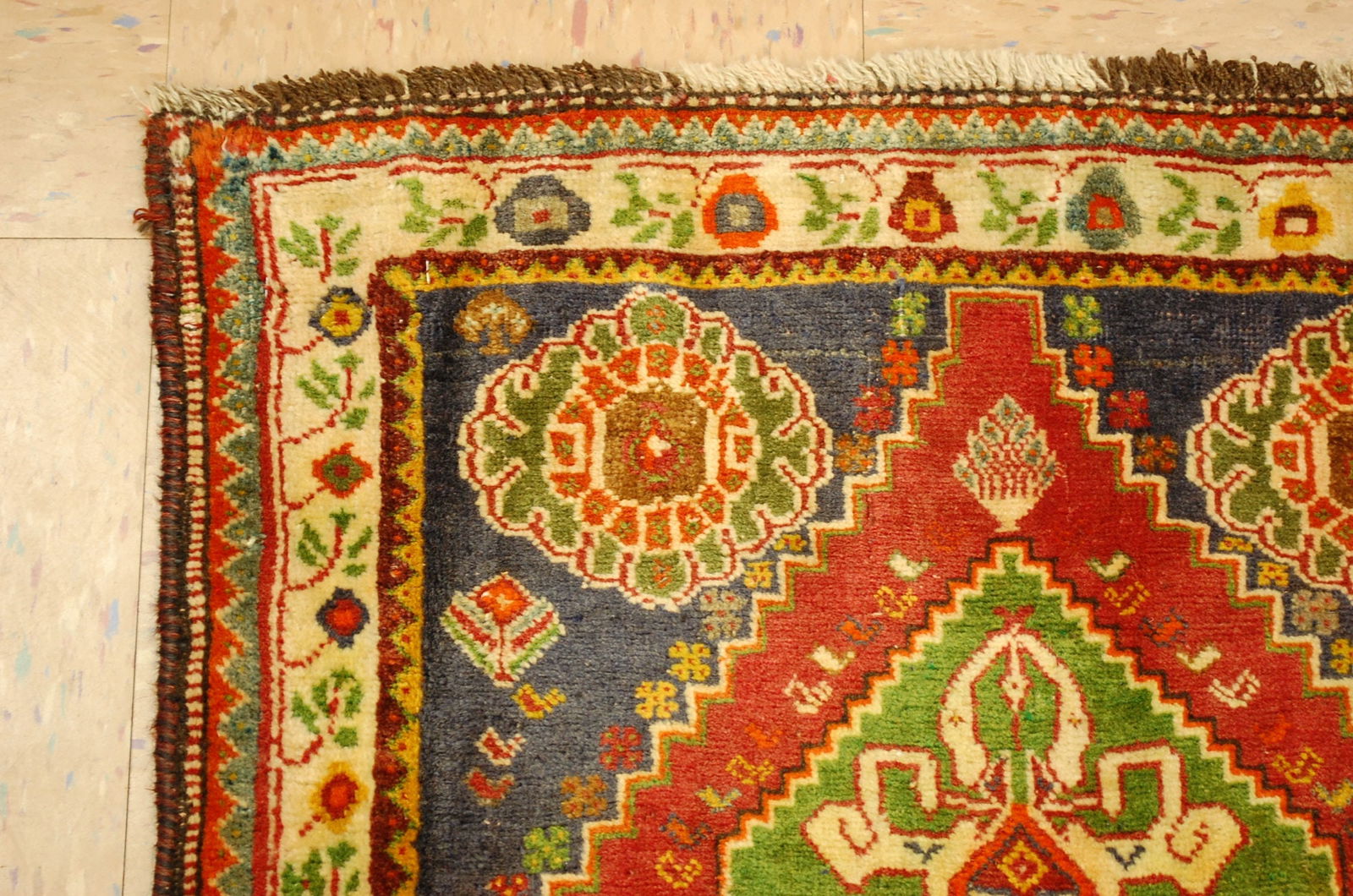 PERSIAN SHERAZ RUG 2'4" X 4'7" - 5