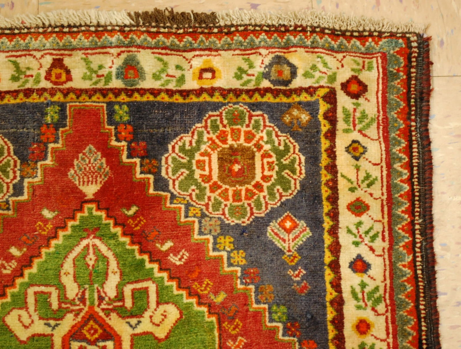 PERSIAN SHERAZ RUG 2'4" X 4'7" - 6