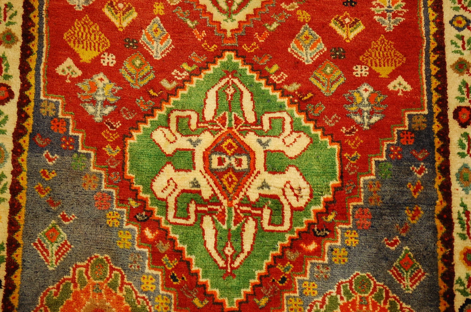 PERSIAN SHERAZ RUG 2'4" X 4'7" - 9