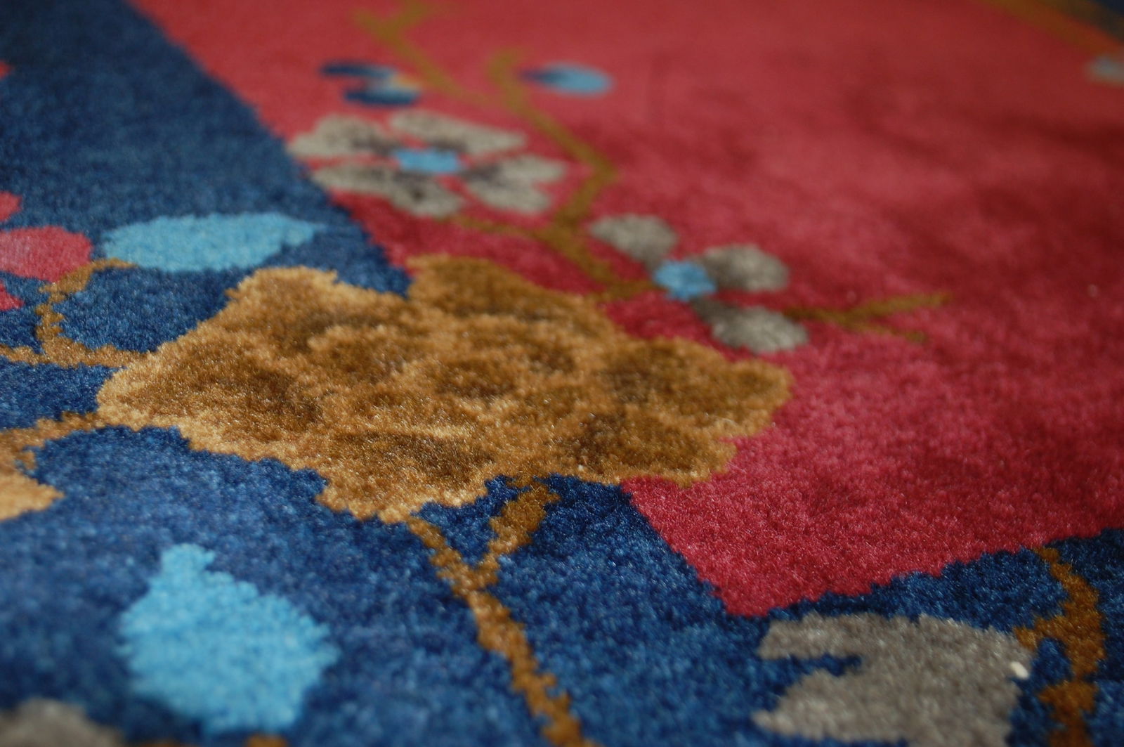 CHINESE WALTER NICHOLS RUG 2' x 2'11" - 12