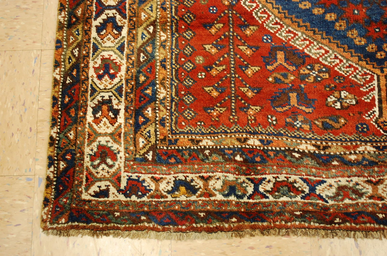 Persian SHIRAZ RUG 5'5" x 6'8" - 3