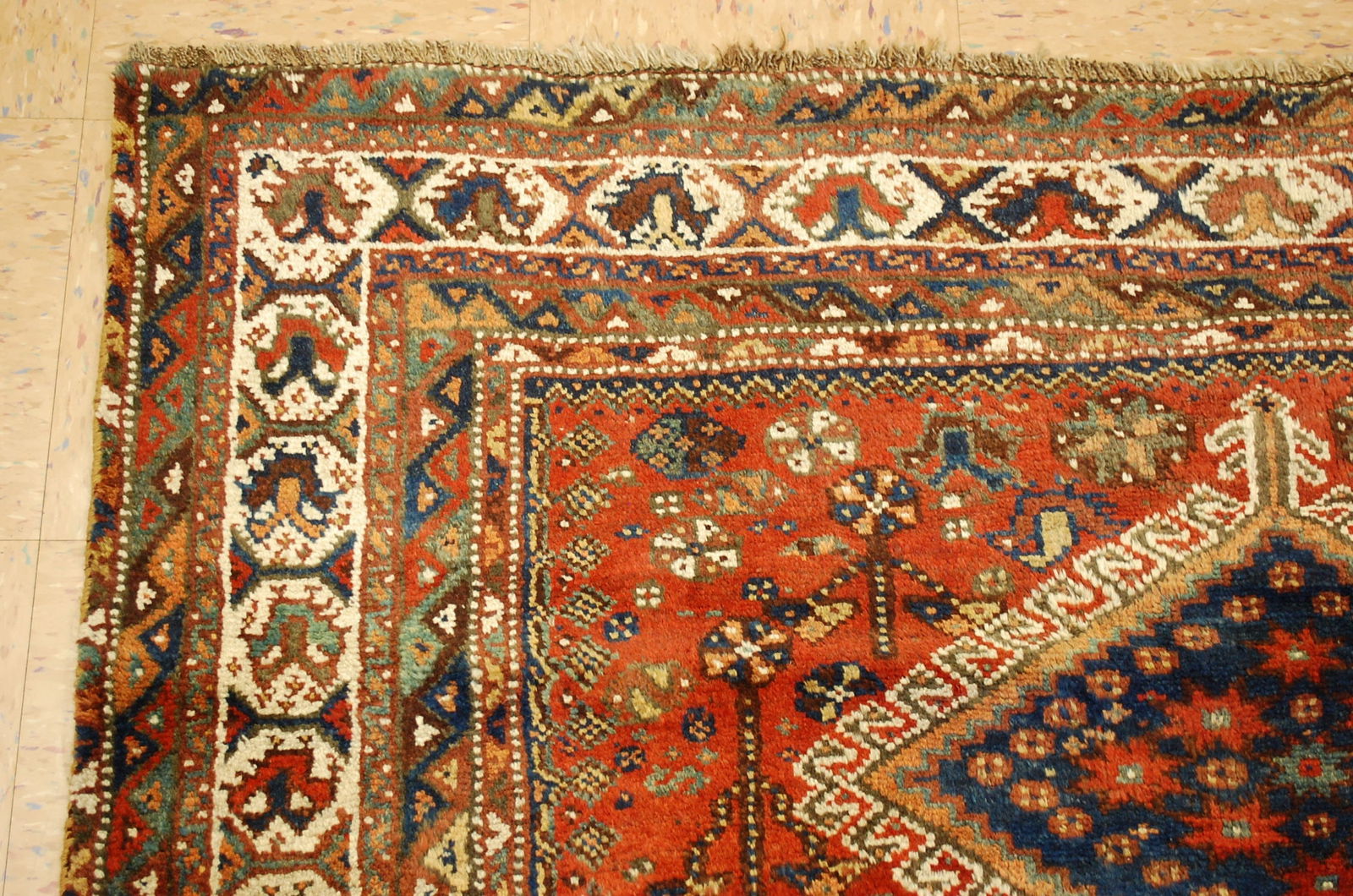 Persian SHIRAZ RUG 5'5" x 6'8" - 4