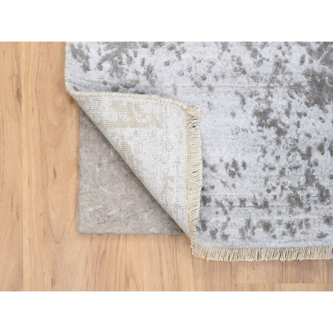 Broken Persian Design Wool and Pure Silk Hand Knotted Ivory Rug - 3