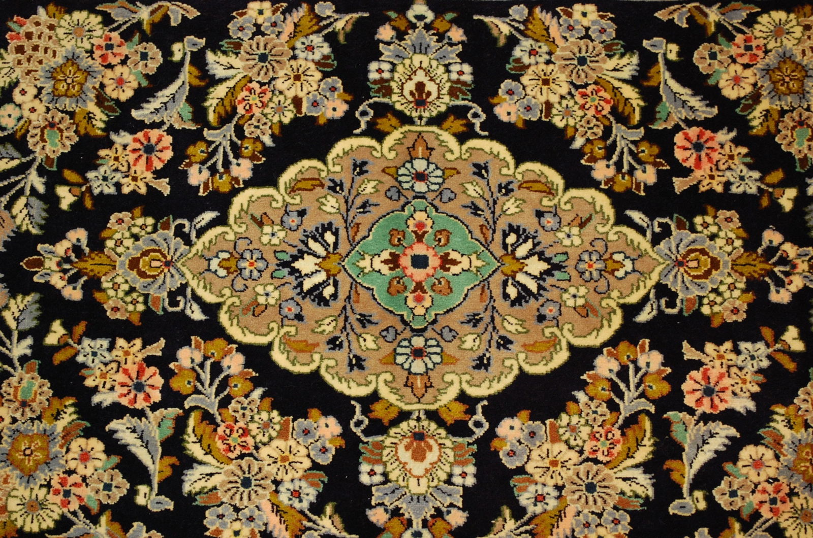 PERSIAN KESHAN RUG 2'2" x 3'4" - 10