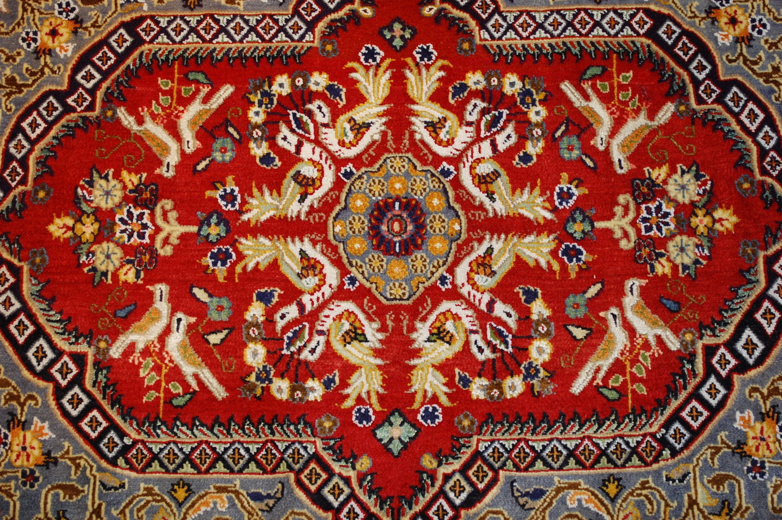 Persian KESHAN RUG 2'3"x 2' 11": Title:Persian KESHAN RUG 2'3"x 2' 11"Description:OLD,ANTIQUE KORK WOOL_HIGH KPSI AUTHENTIC HAND KNOTTED Persian KESHAN RUG ...BIRDS SUBJECT.......with an exact size of 2'3"x 2' 11" Colors include