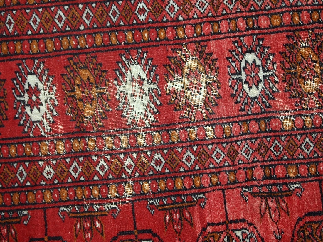 Handmade vintage Pakistani Tekke rug 4.1' x 5.9' (127cm x 180cm) 1960s - 5