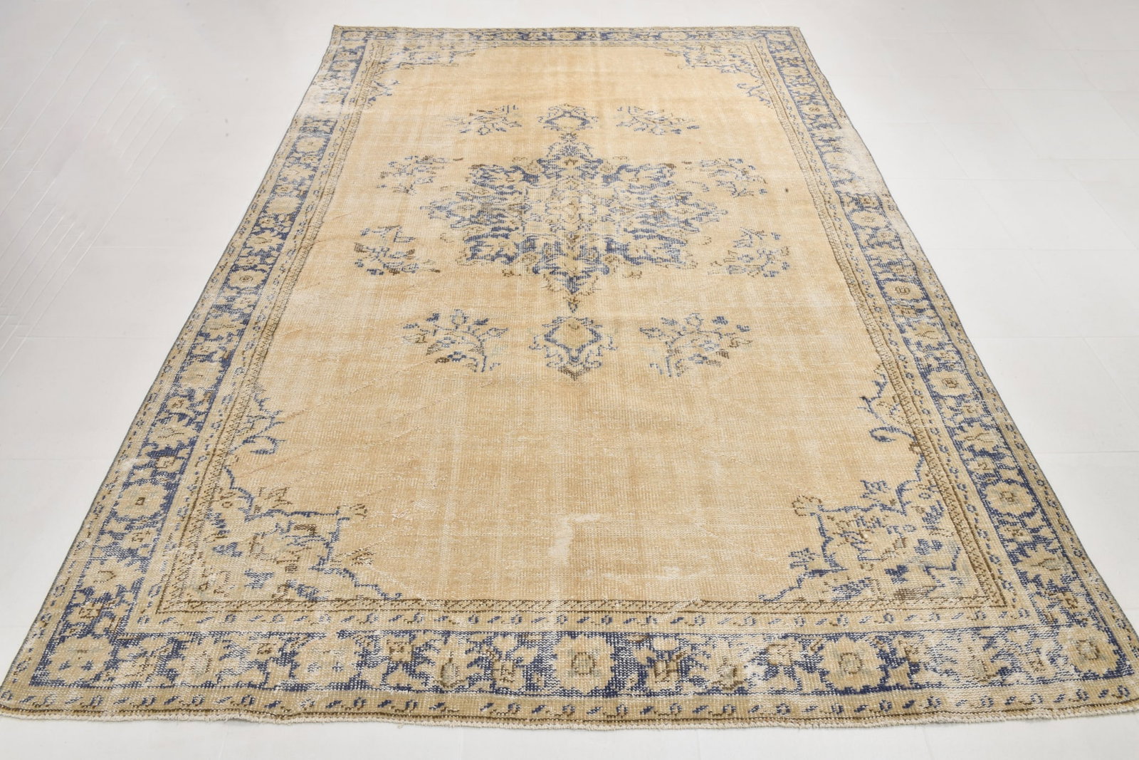 6'10'' x 9'11'' Handmade Vintage Wool Rug - 22110 - 18