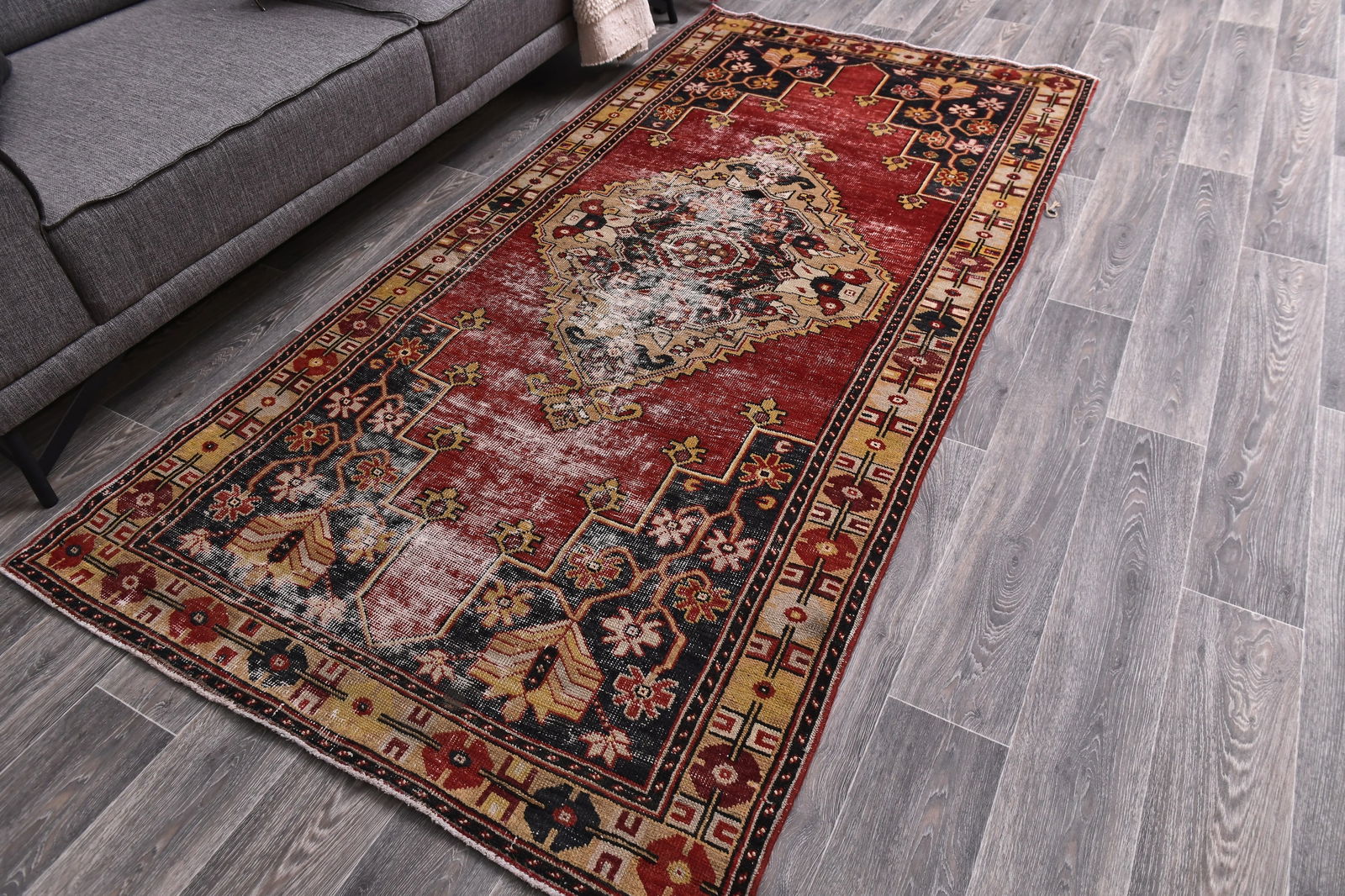 4'0'' x 8'1'' Handmade Vintage Wool Rug - 1895 - 2