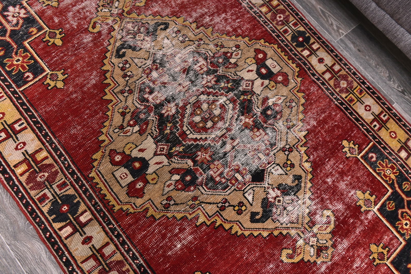 4'0'' x 8'1'' Handmade Vintage Wool Rug - 1895 - 4