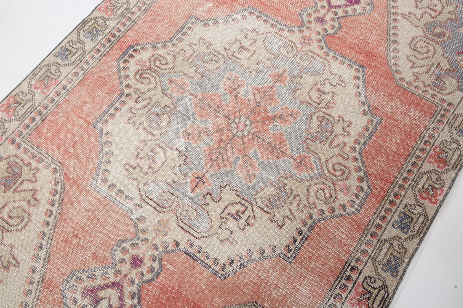 4'5'' x 7'2'' Handmade Vintage Wool Rug - 4735 - 8