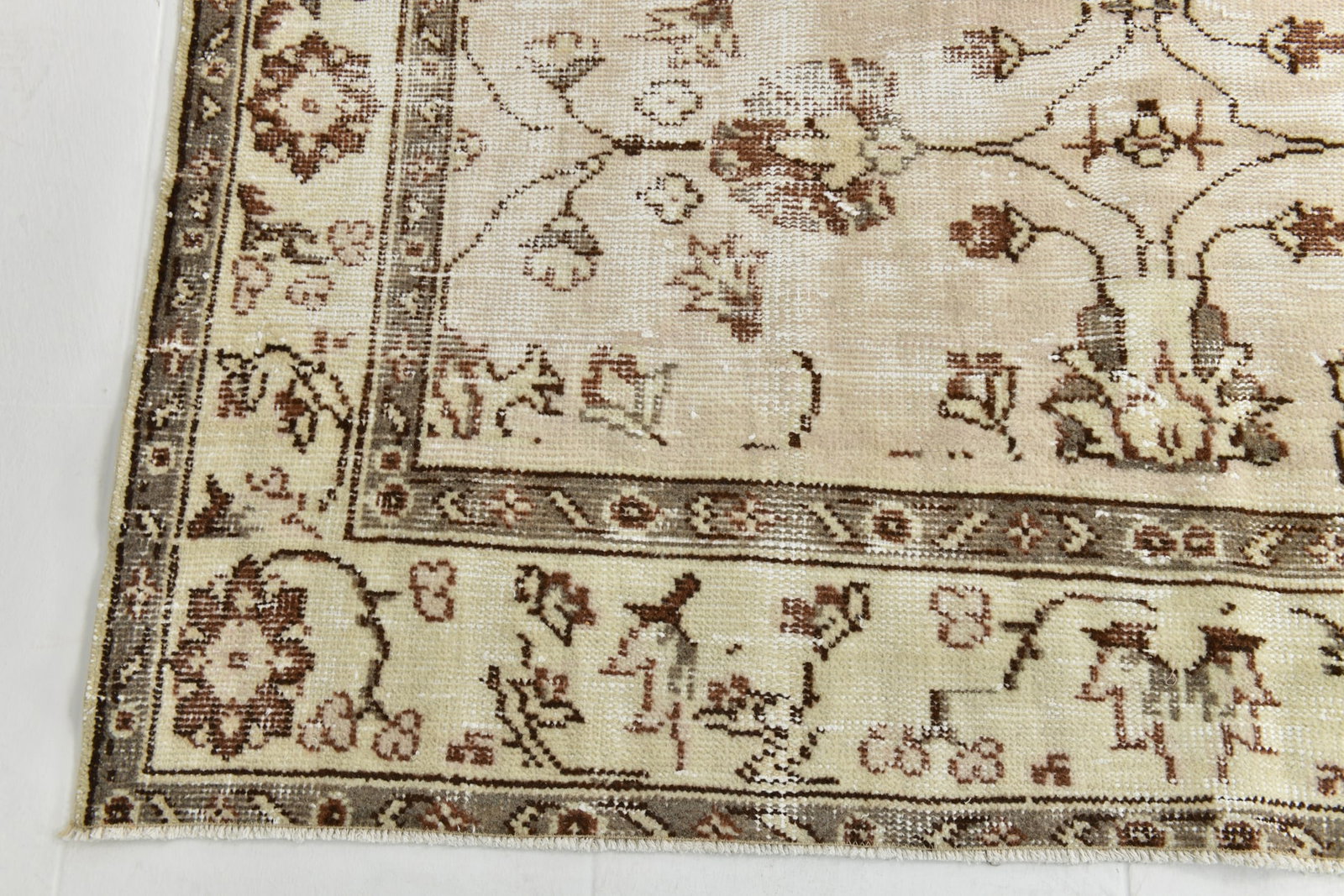 5'8'' x 9'0'' Handmade Vintage Wool Rug - 24722 - 14