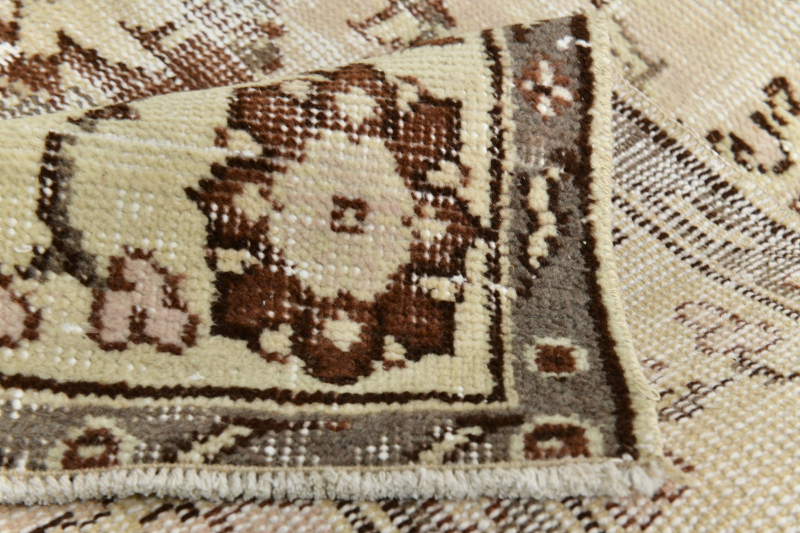 5'8'' x 9'0'' Handmade Vintage Wool Rug - 24722 - 16