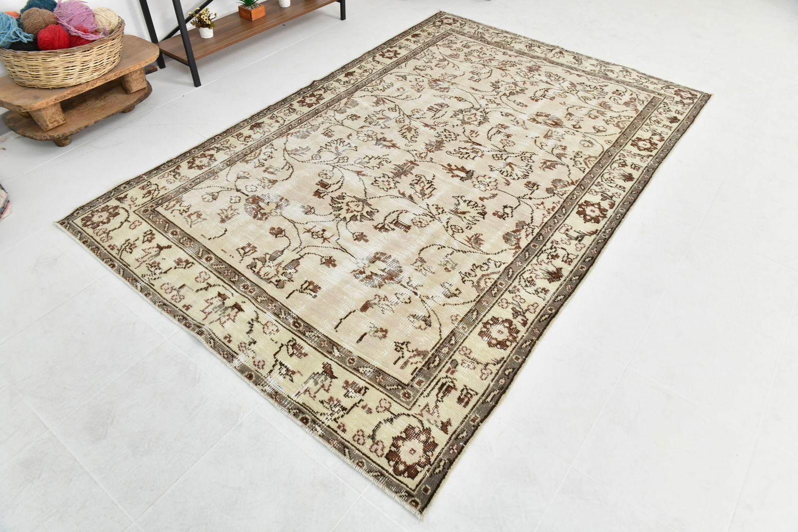 5'8'' x 9'0'' Handmade Vintage Wool Rug - 24722 - 3