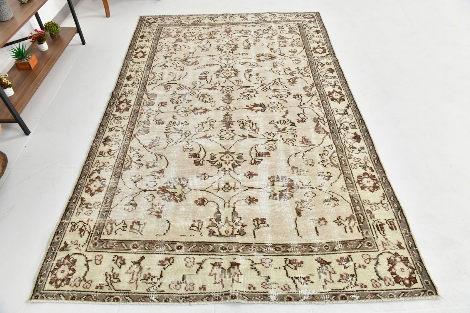 5'8'' x 9'0'' Handmade Vintage Wool Rug - 24722 - 4