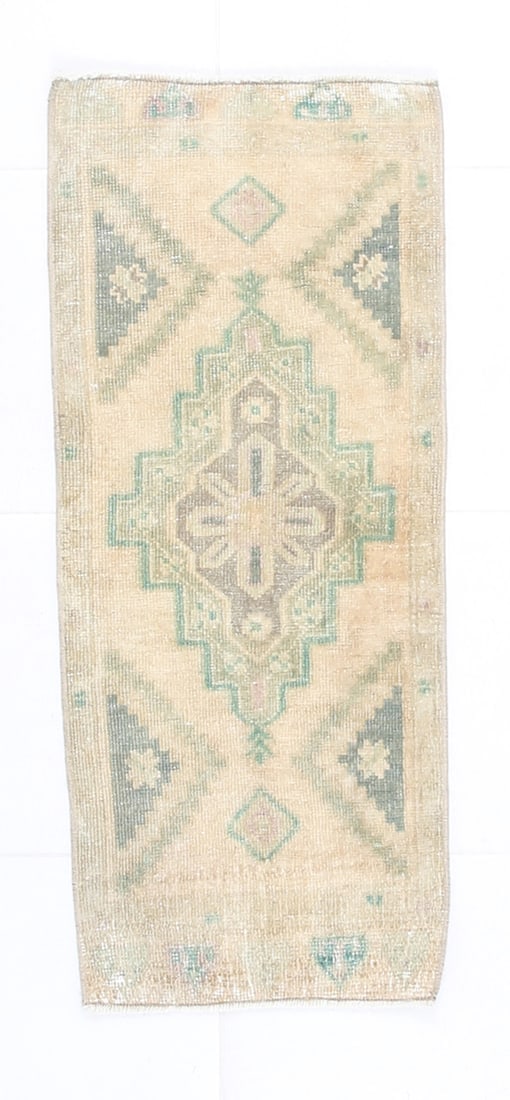 1'5'' x 3'6'' Handmade Vintage Wool Patchwork Rug - 19509: Title: 1'5'' x 3'6'' Handmade Vintage Wool Patchwork Rug - 19509 Description:1'5'' x 3'6'' Handmade Vintage Wool Patchwork Rug - 19509 Origin:Turkiye Date/Period:1960-90 Materials:Wool,Cotton Dimensio