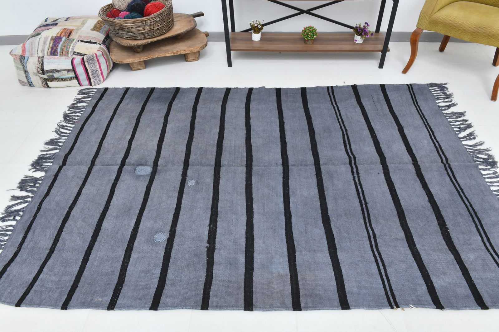 5'5'' x 7'8'' Decorative Vintage Rug - 1924 - 3