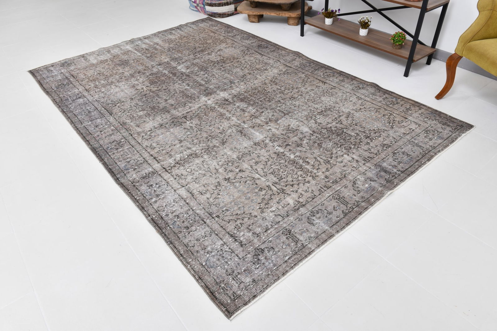 6'3'' x 9'7'' Handmade Vintage Wool Rug - 21061 - 4