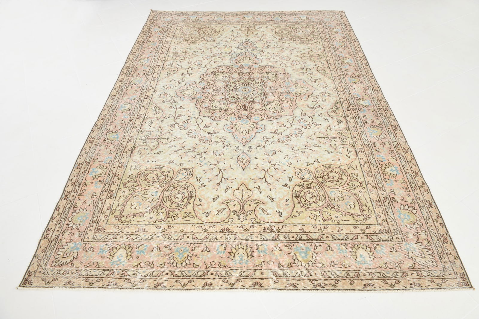 6'9'' x 9'10'' Handmade Vintage Wool Rug - 17745 - 17