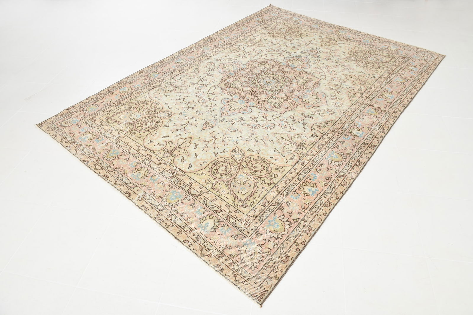 6'9'' x 9'10'' Handmade Vintage Wool Rug - 17745 - 19